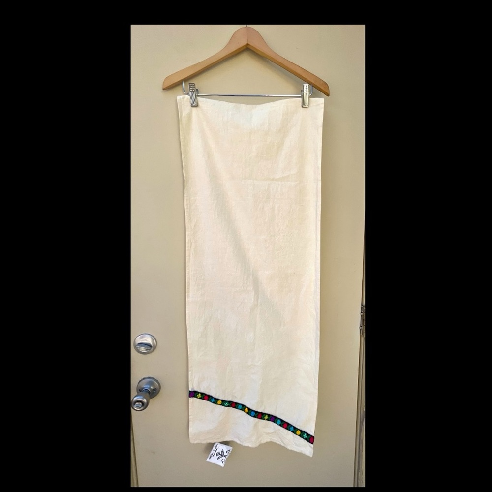 Made in Mexico Hand Embroidered Ribbon Detail Table Runner NWT - Picture 8 of 10